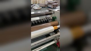 طبقة تصفيح باردة تحمي المطبوعات وتعززها