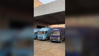 عبوات لاصقة ذات شعار أصفر شفاف بشكل آمن